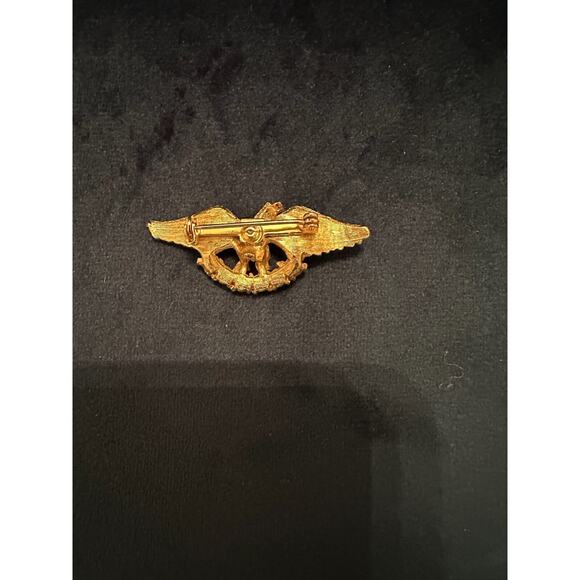 Vintage Eagle Gold Tone Pin Brooch Red White Blue‎ Rhinestones Patriotic - Picture 5 of 10